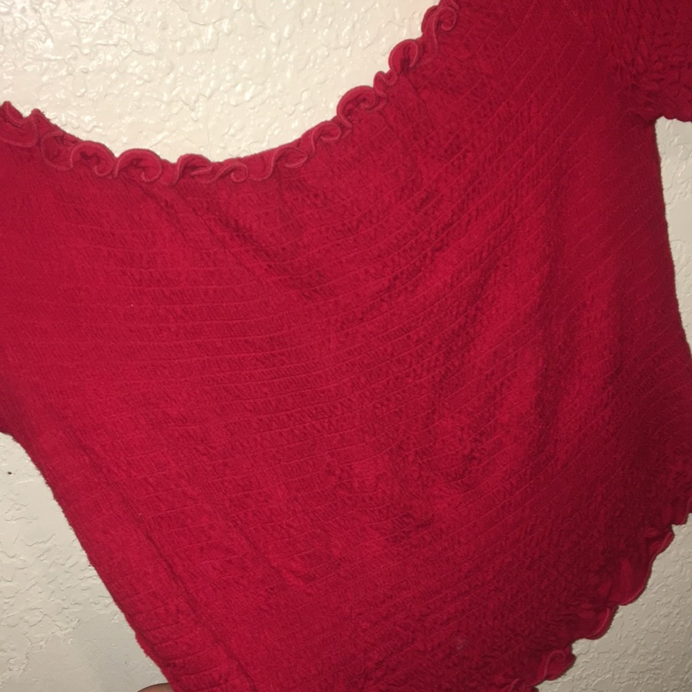 Ribbed ruffled red top